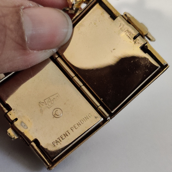 Vintage 4-Photo Locket Victorian Style Chatelaine Brooch - Picture 7 of 16